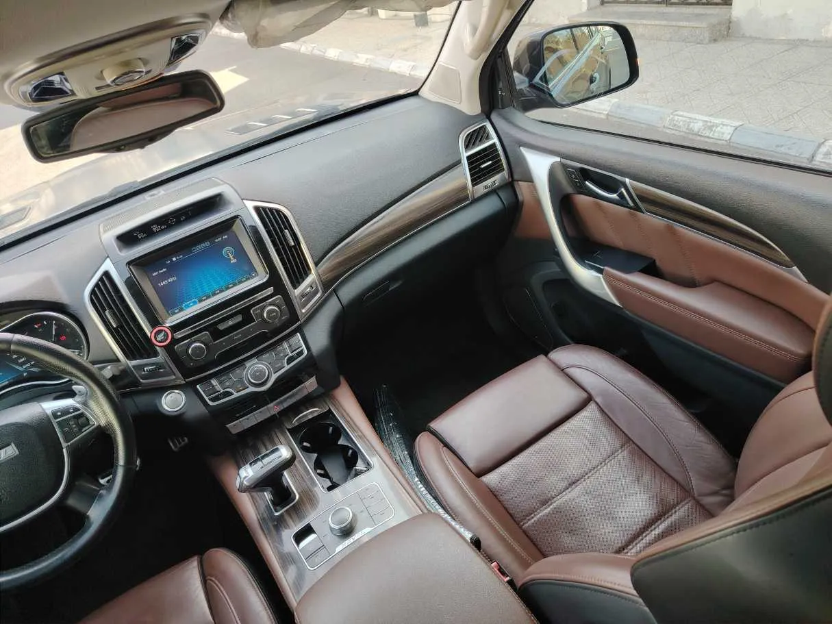 Car image 26