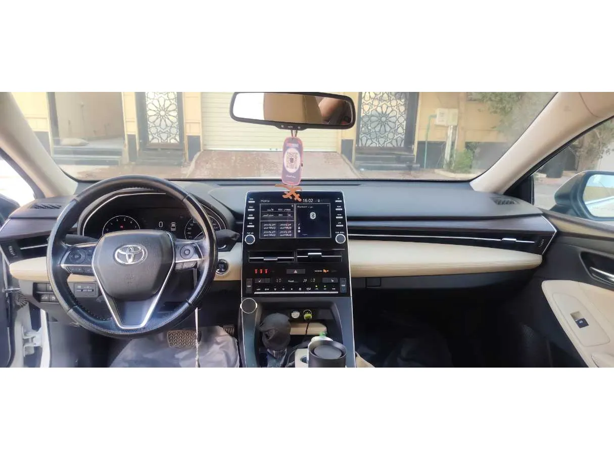 Car image 14