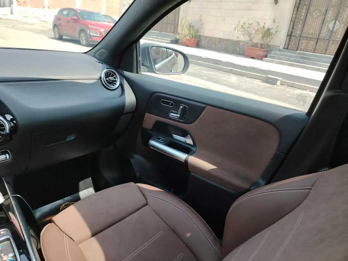 Car image 40