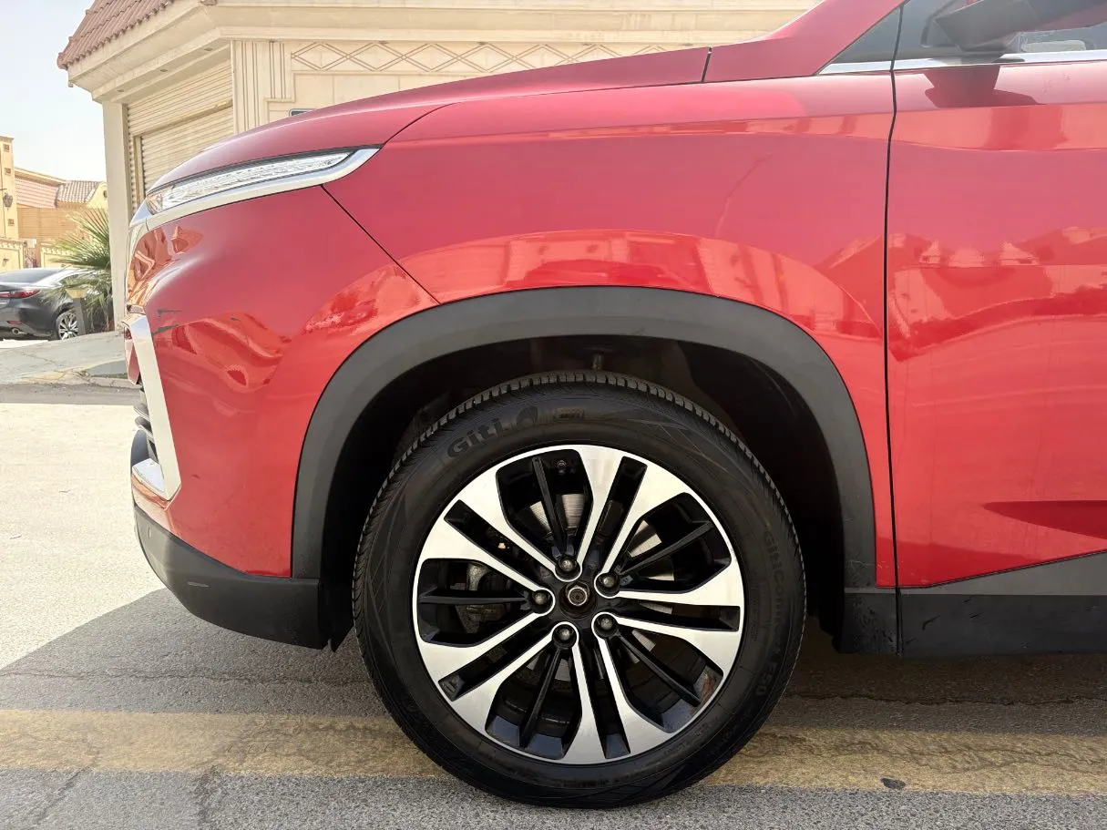 Car image 9
