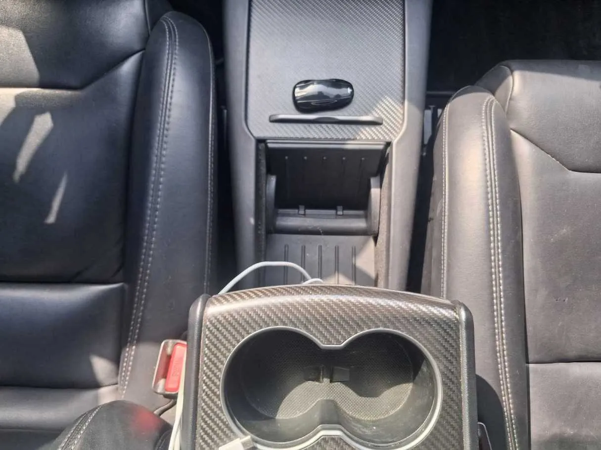 Car image 17