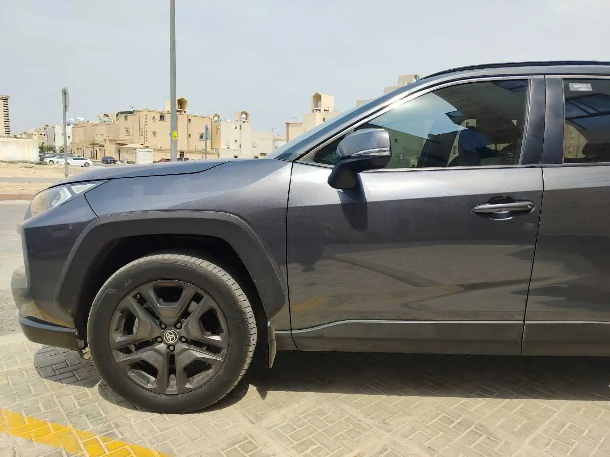 Car image 9