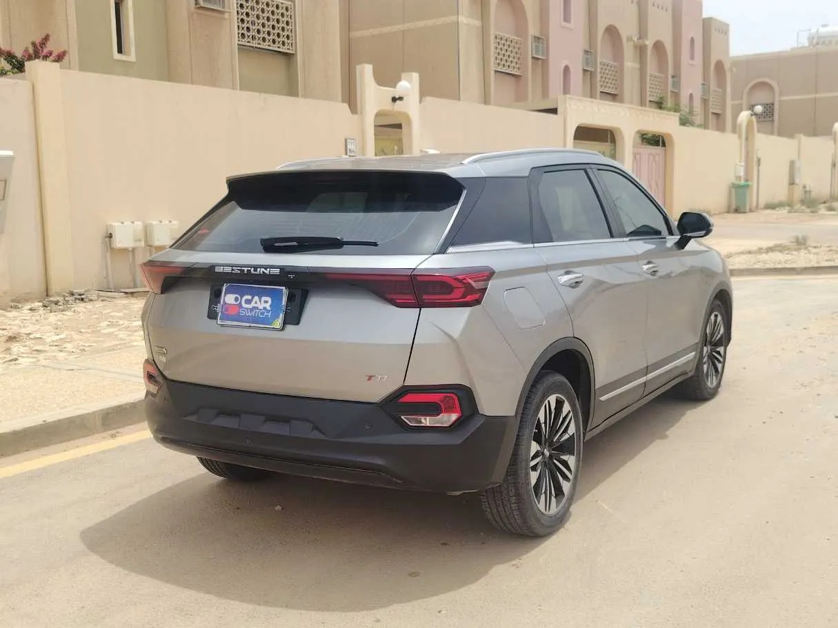 Car image 5