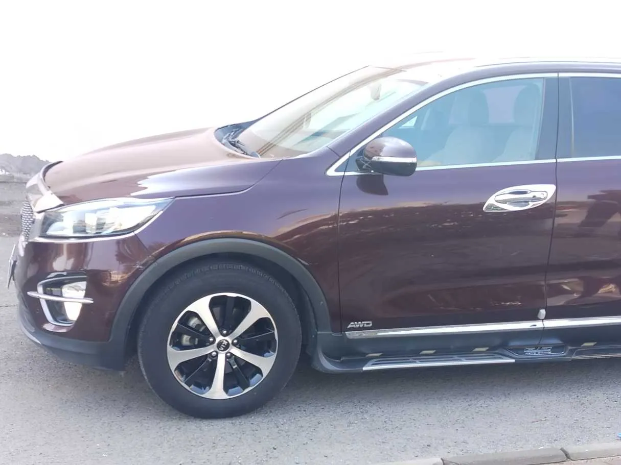 Car image 9