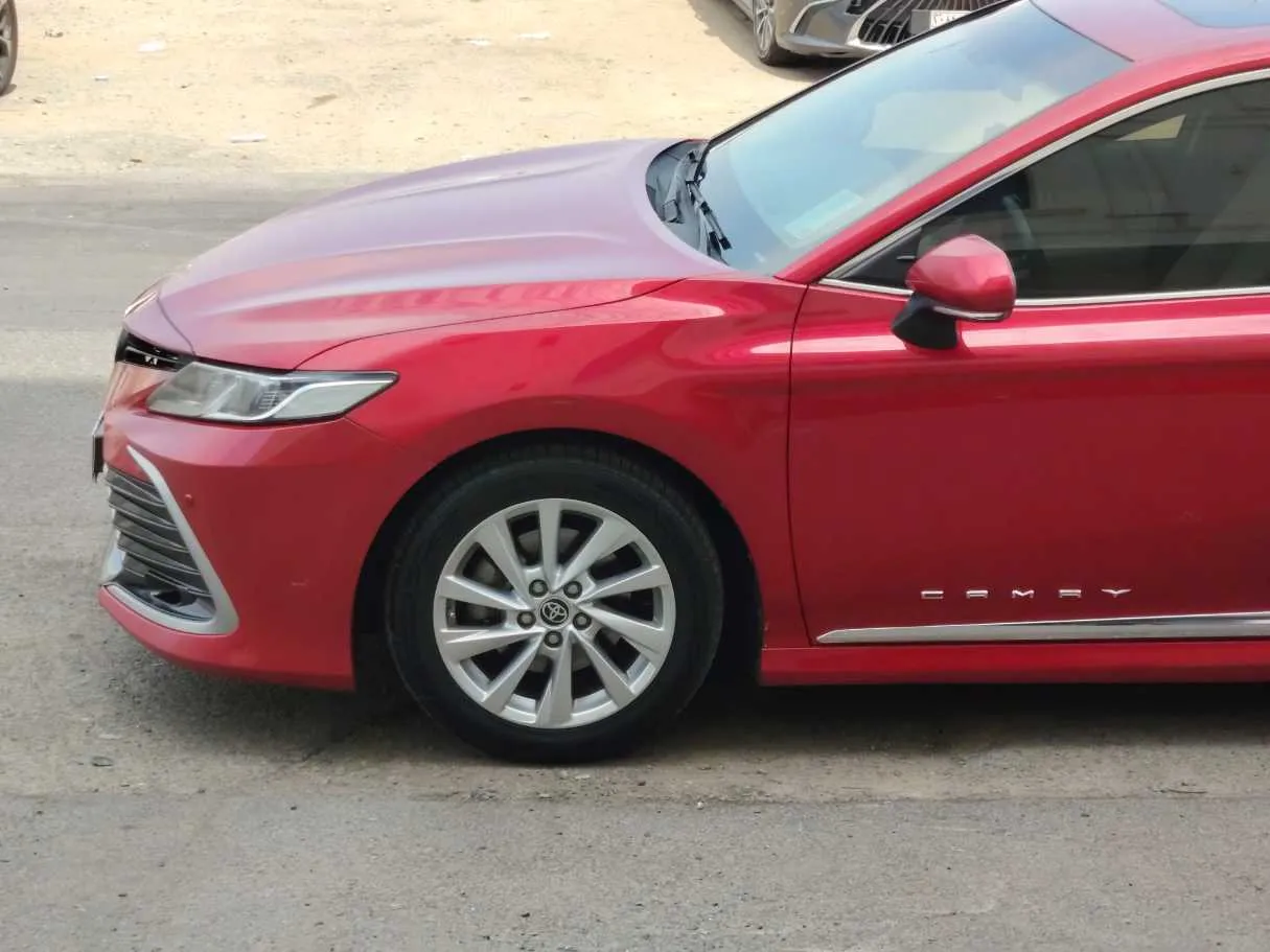 Car image 9