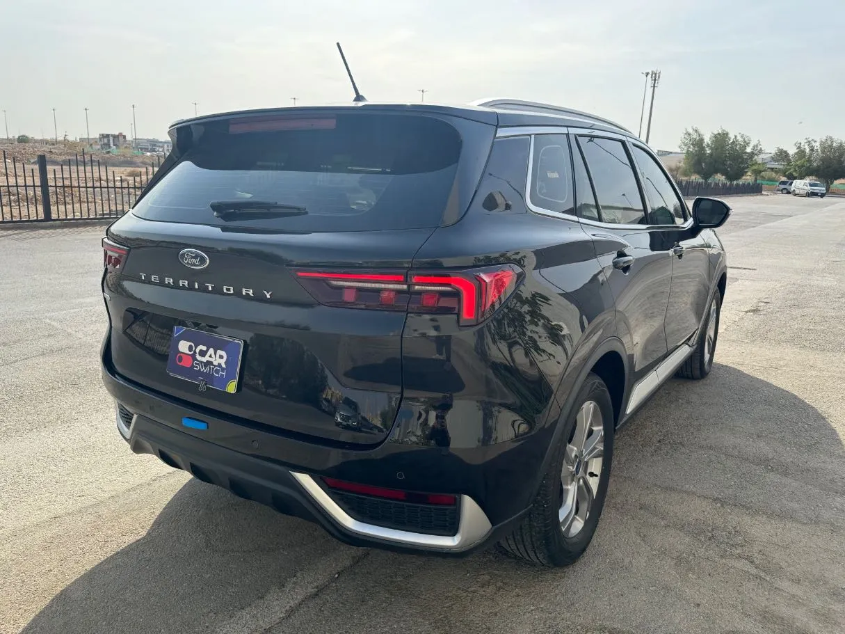 Car image 4