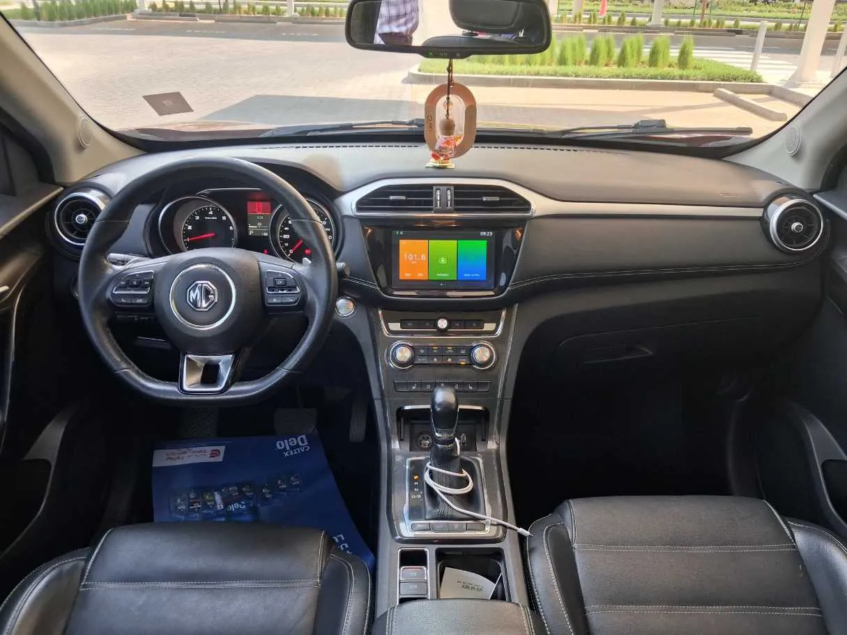 Car image 15