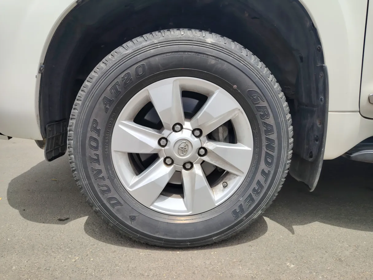 Car image 9