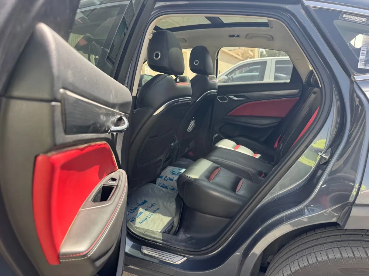 Car image 13
