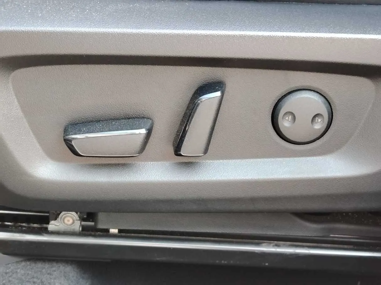 Car image 33