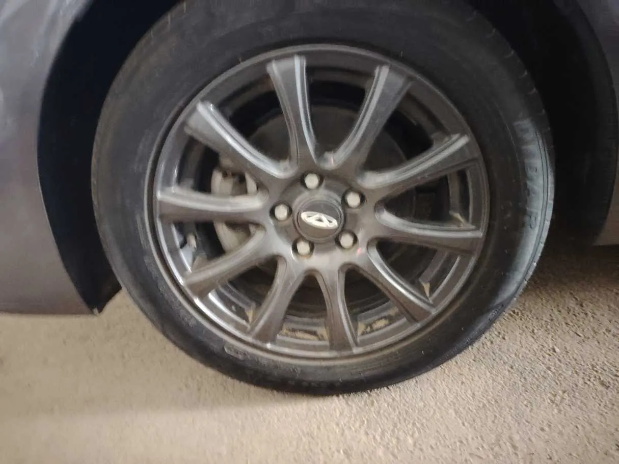 Car image 10