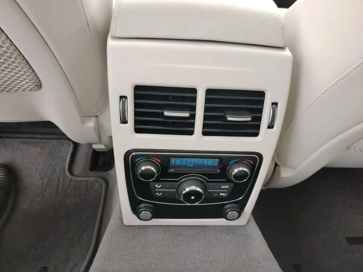 Car image 39
