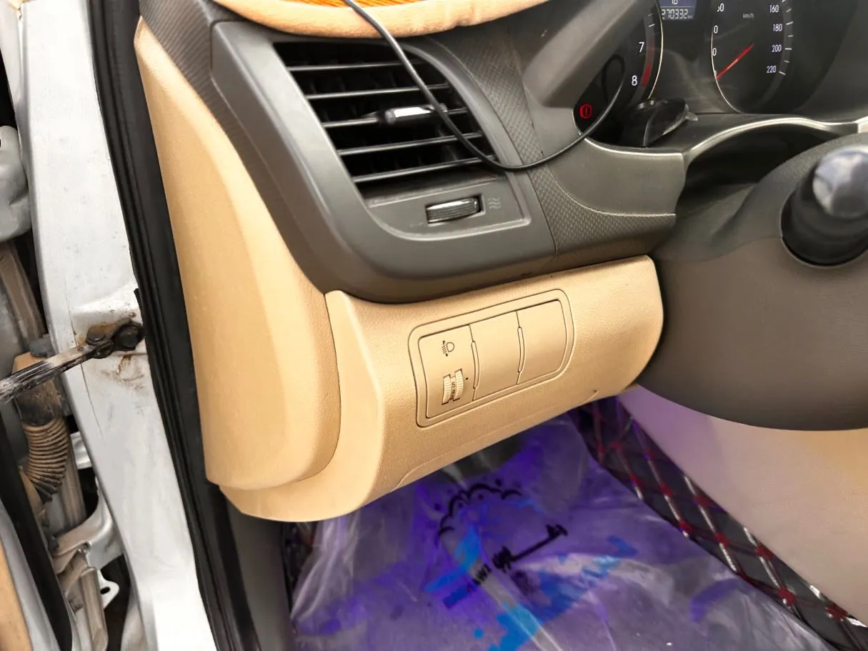 Car image 22