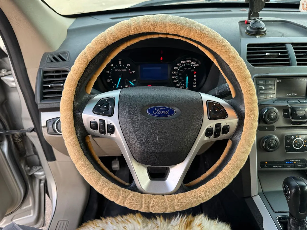 Car image 17