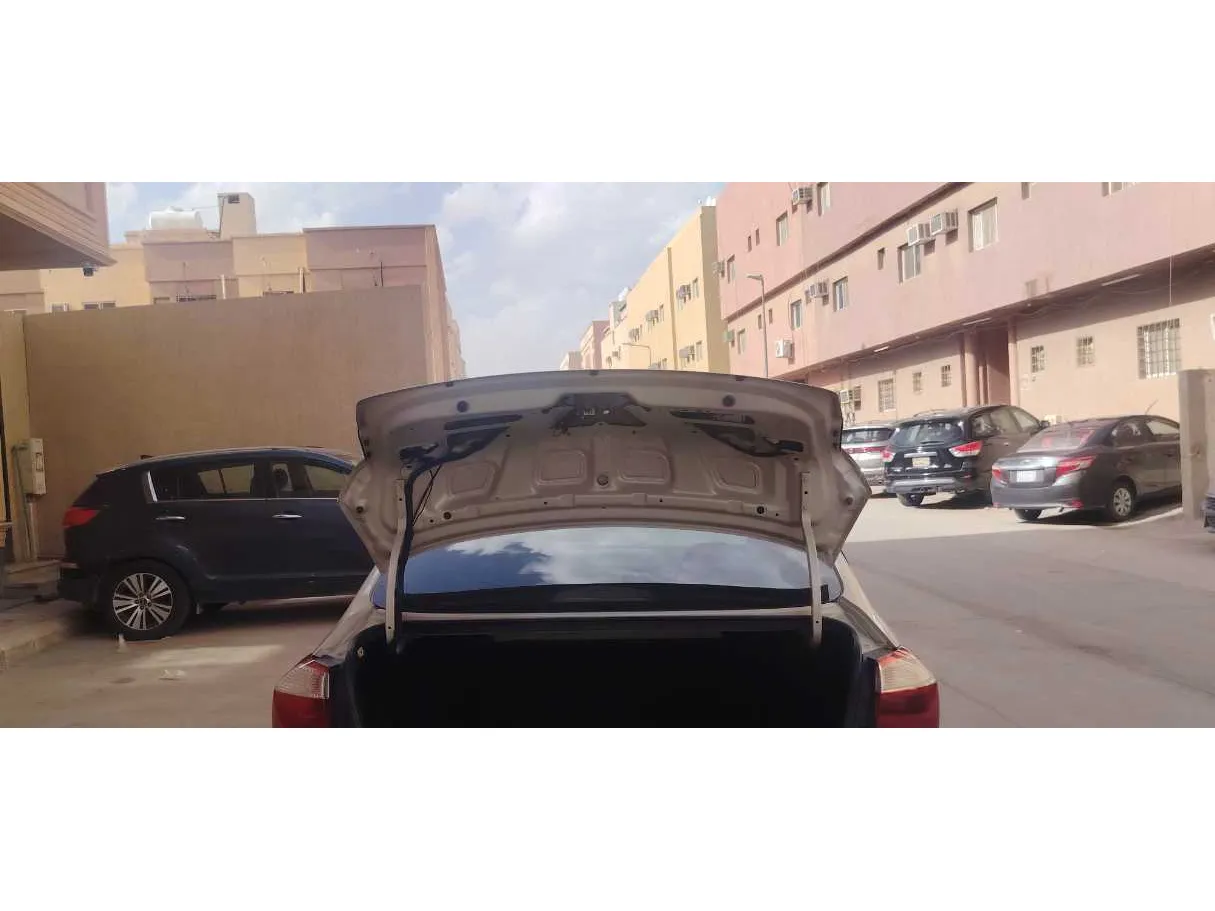 Car image 24