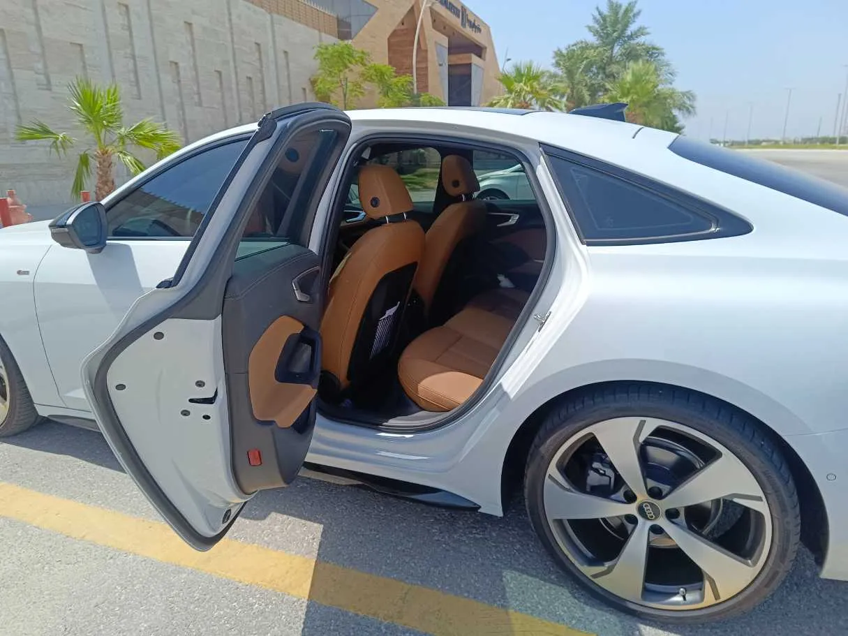 Car image 21