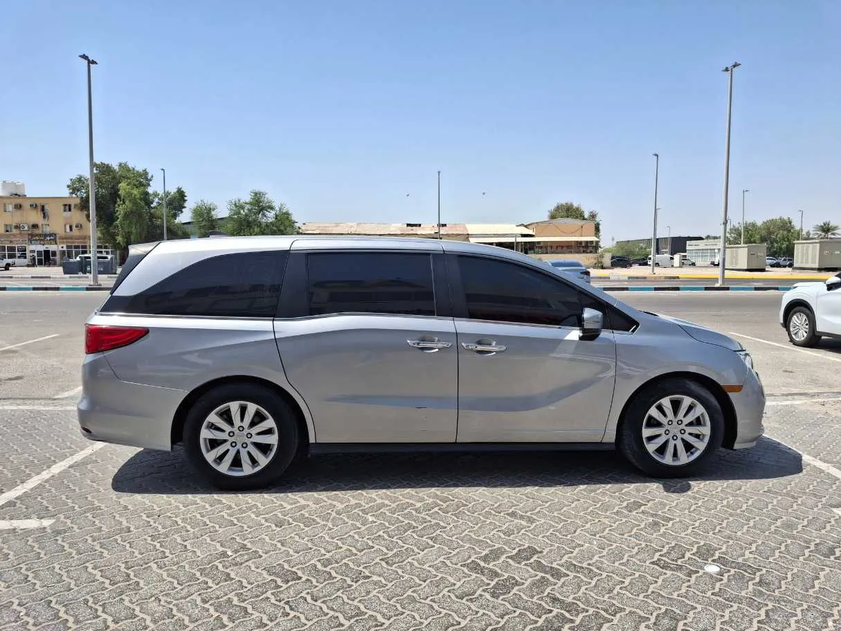 Car image 8