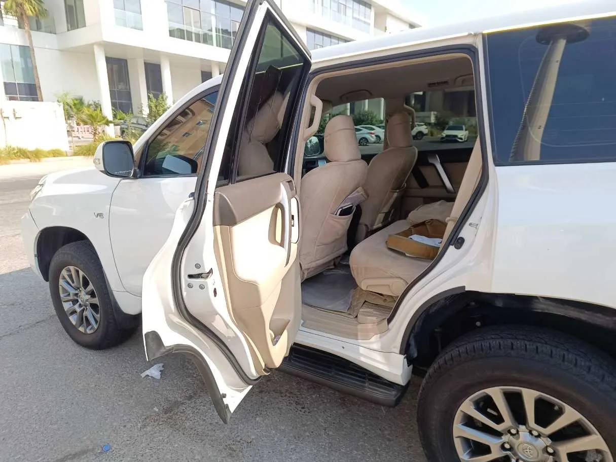 Car image 15
