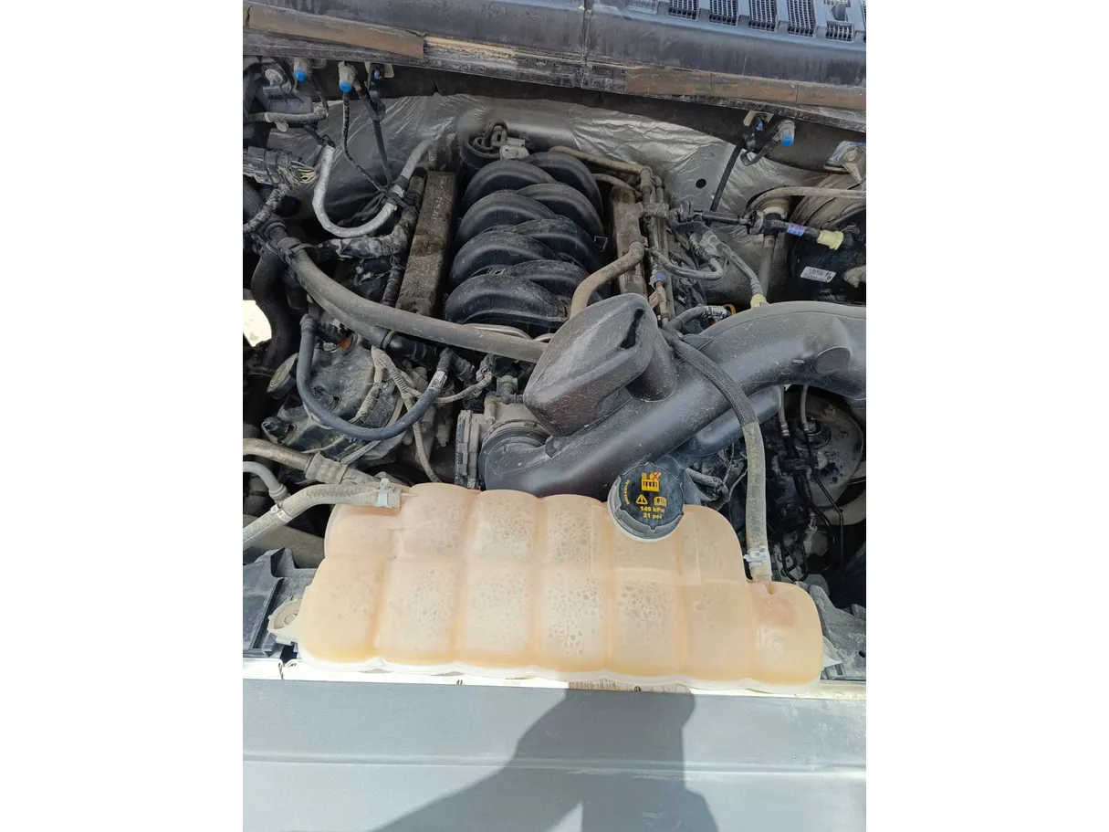 Car image 30