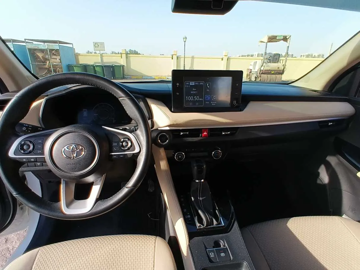 Car image 14