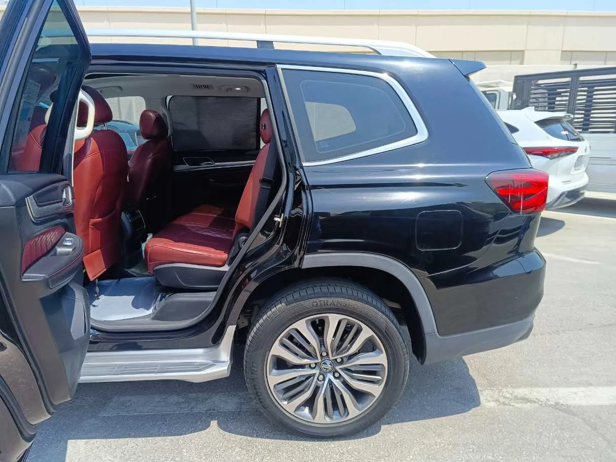 Car image 16