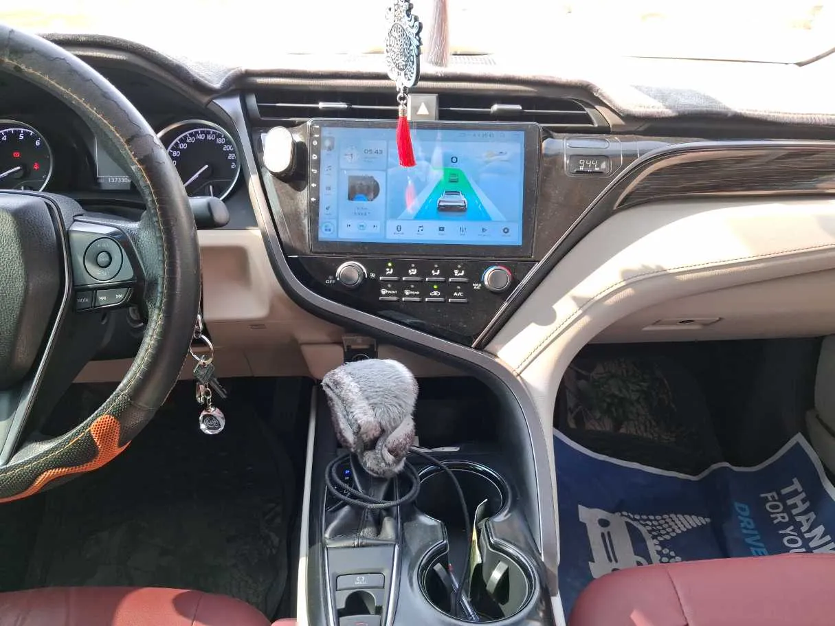 Car image 16