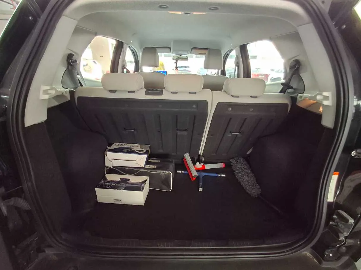 Car image 19