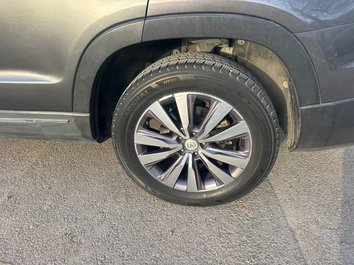 Car image 9