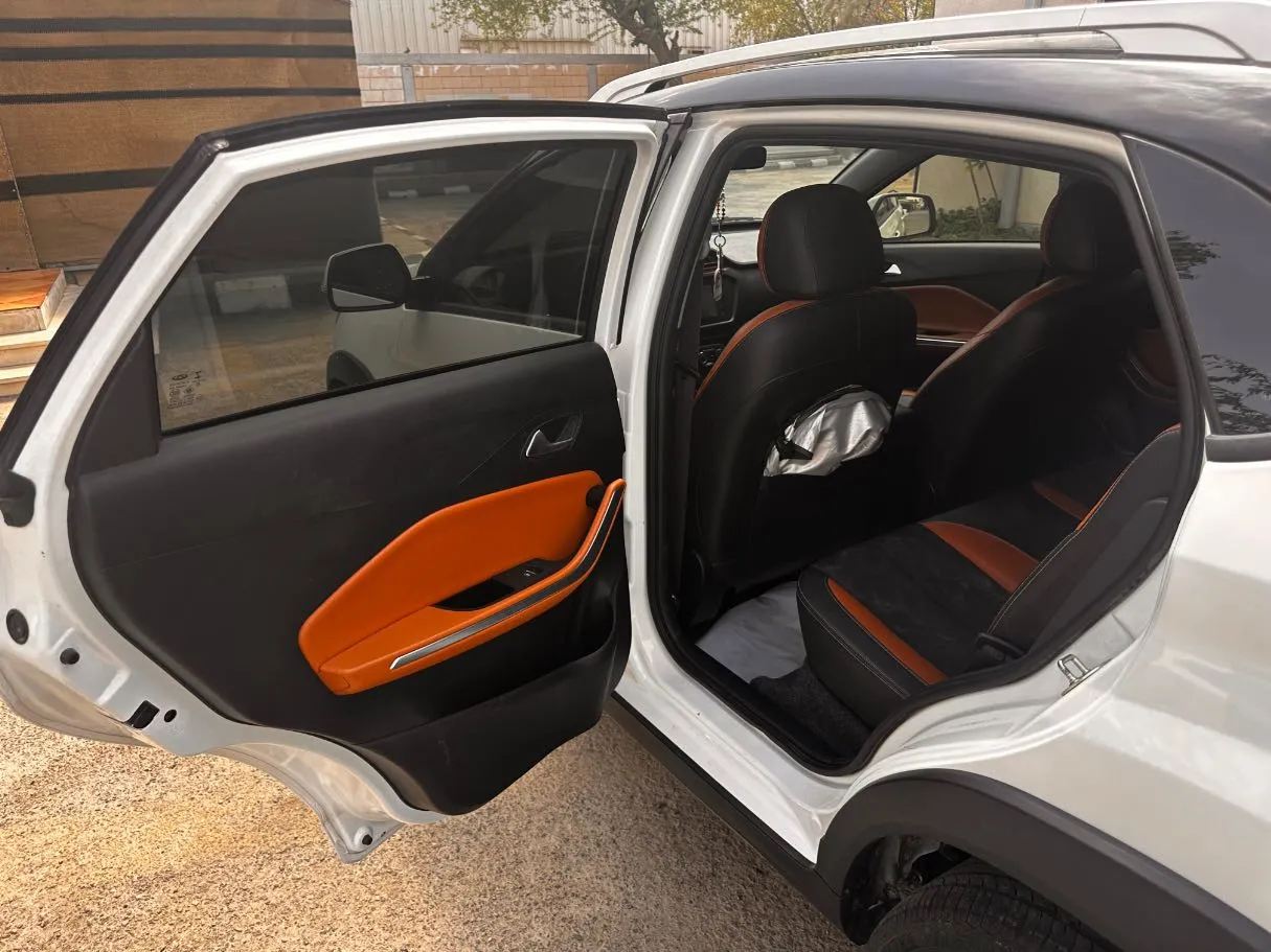 Car image 13