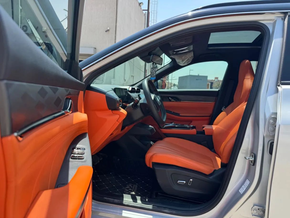 Car image 11
