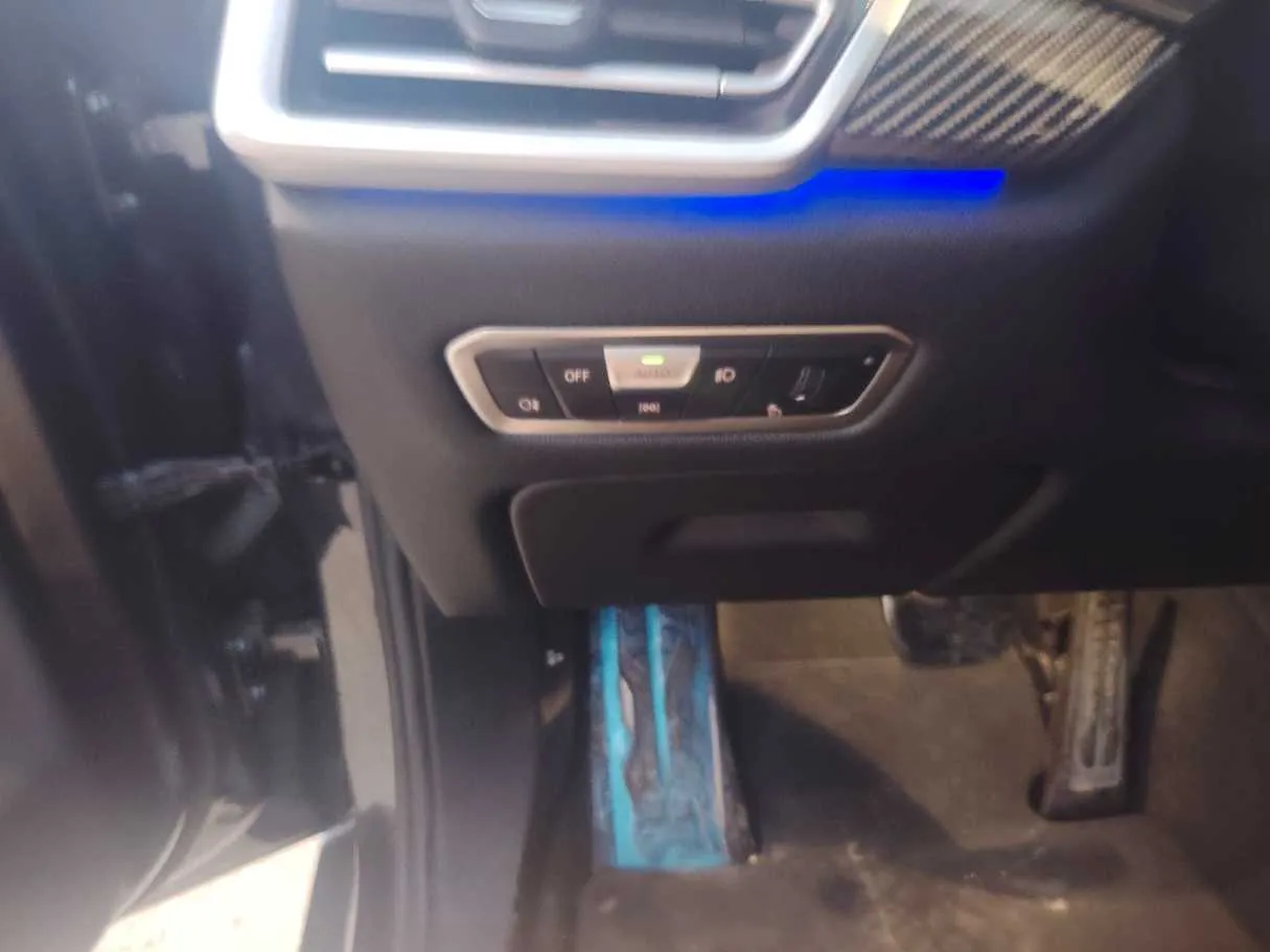 Car image 34
