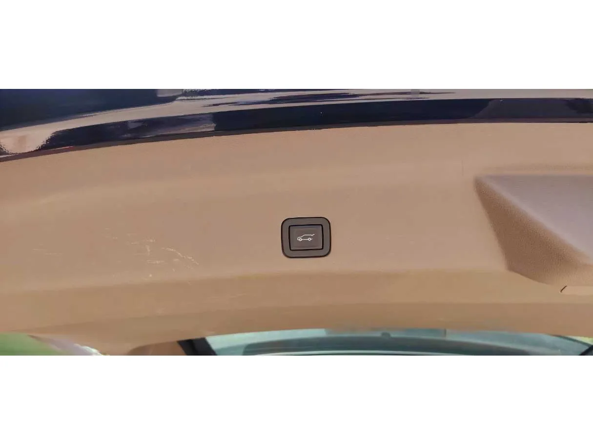 Car image 28
