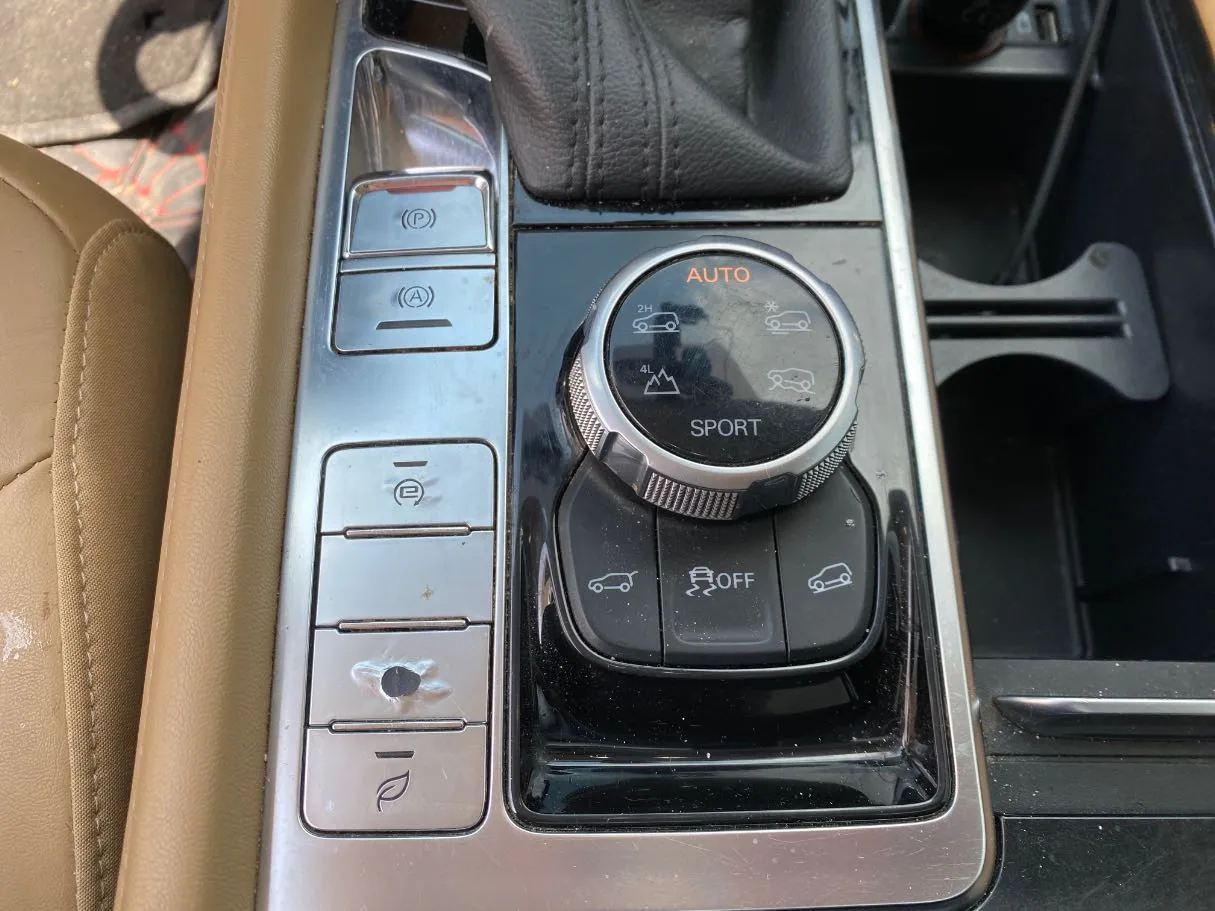 Car image 16