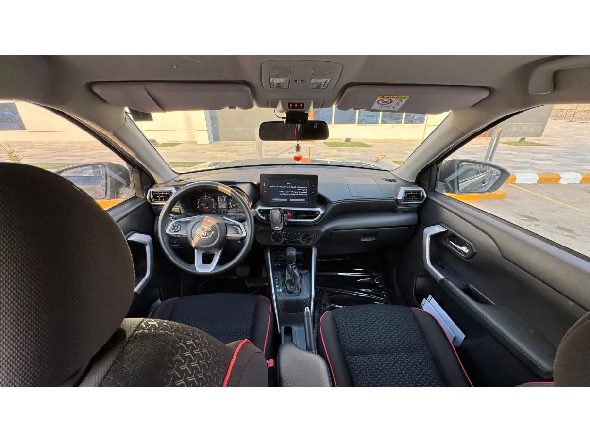 Car image 16