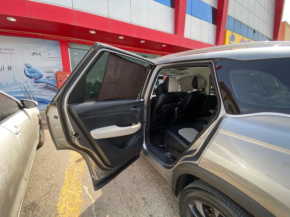 Car image 11