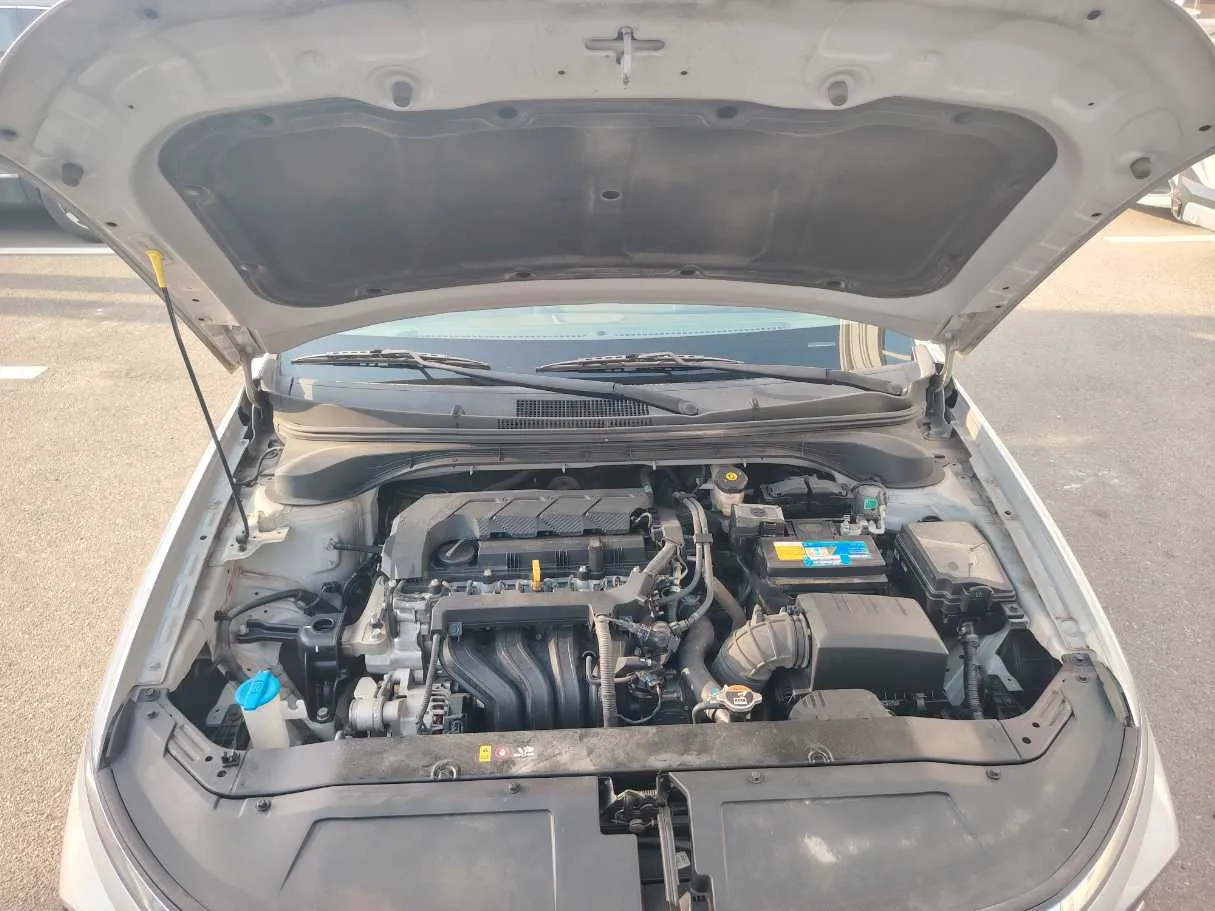 Car image 30