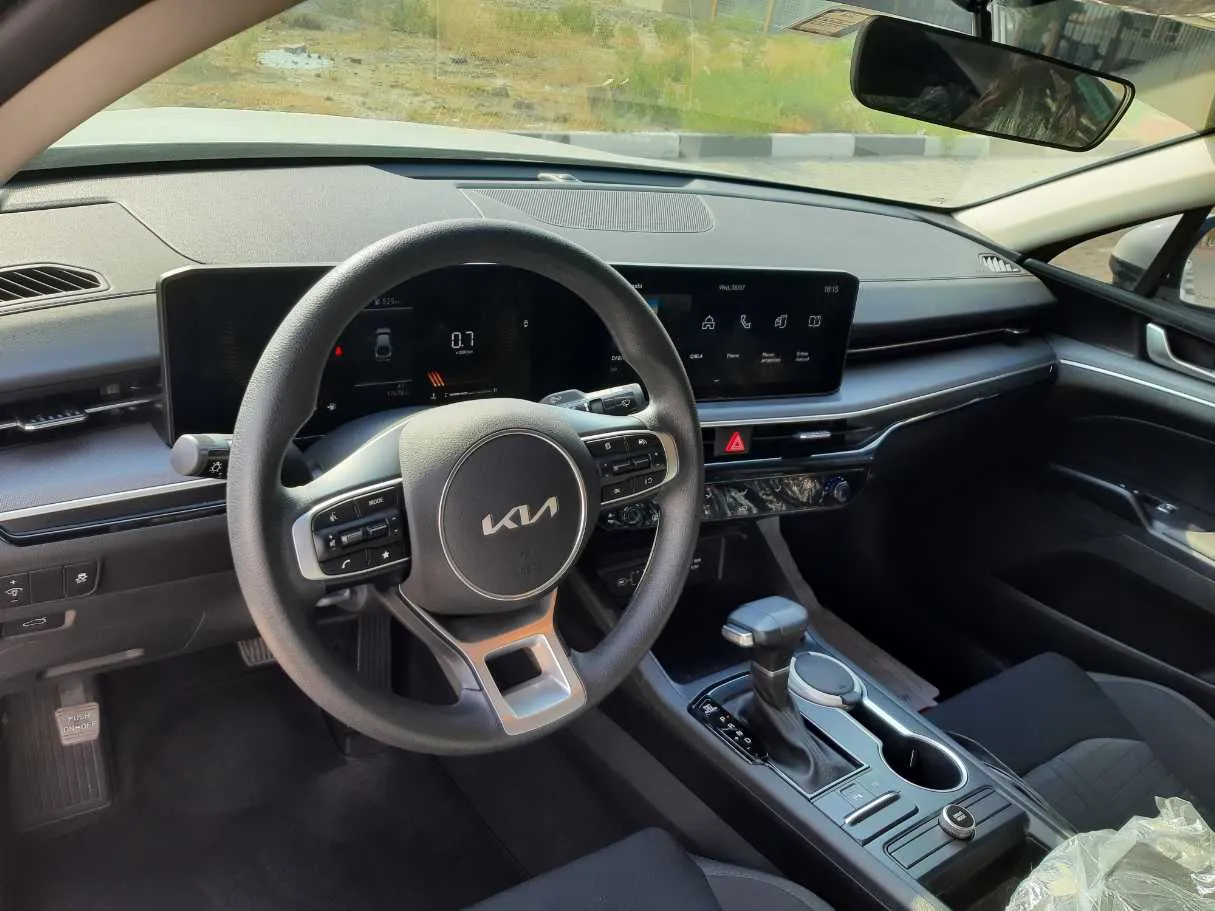 Car image 11
