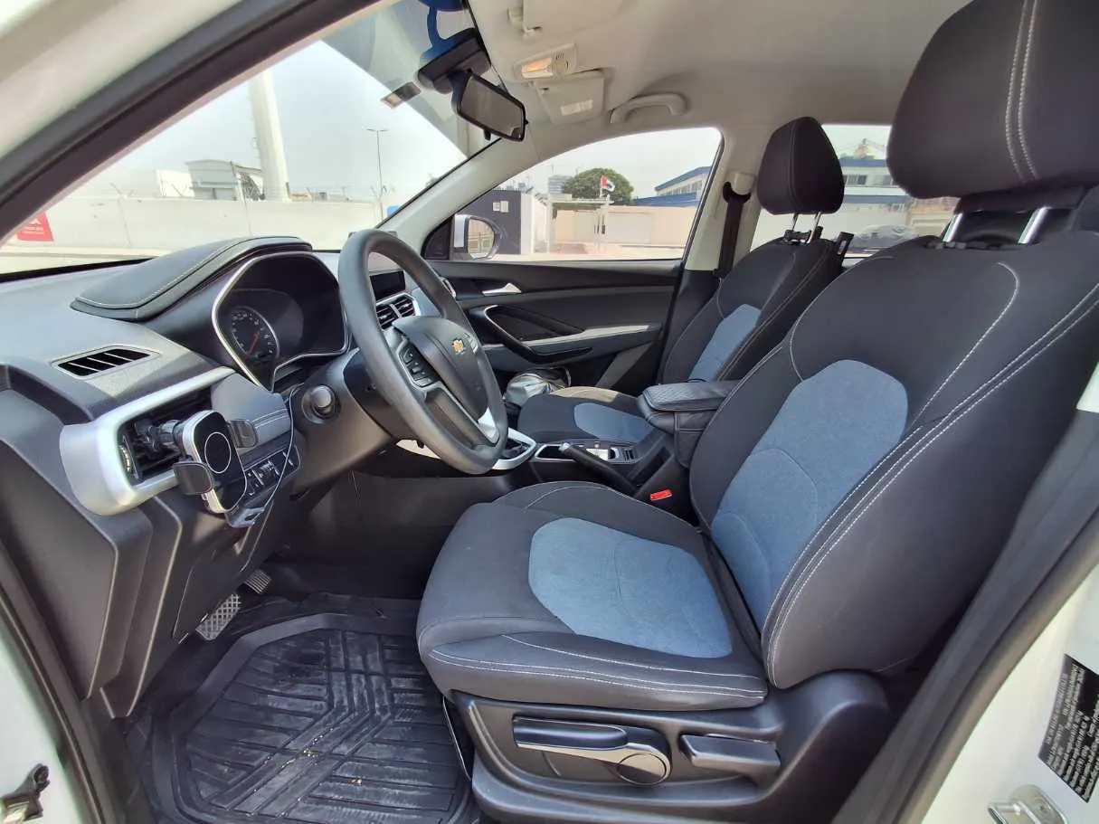 Car image 12