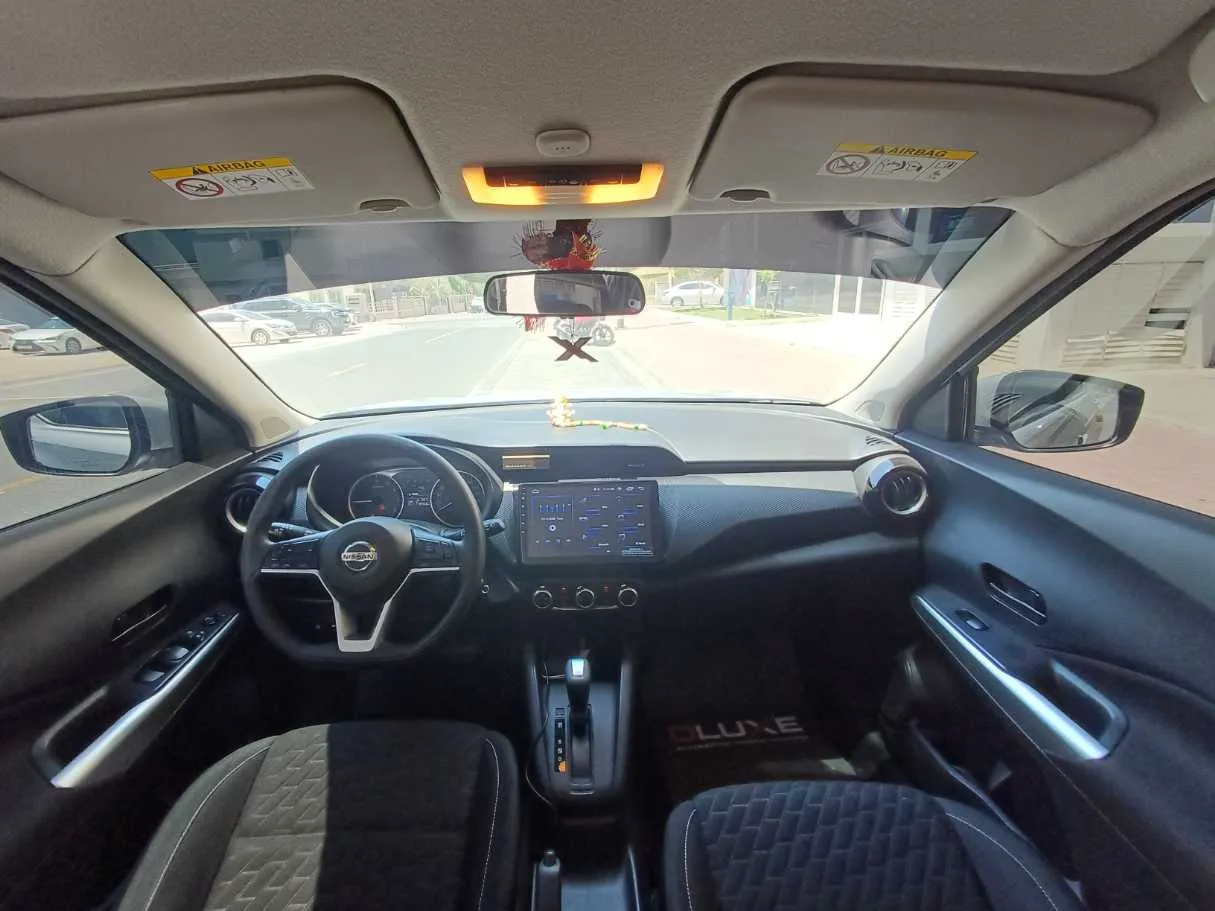 Car image 14