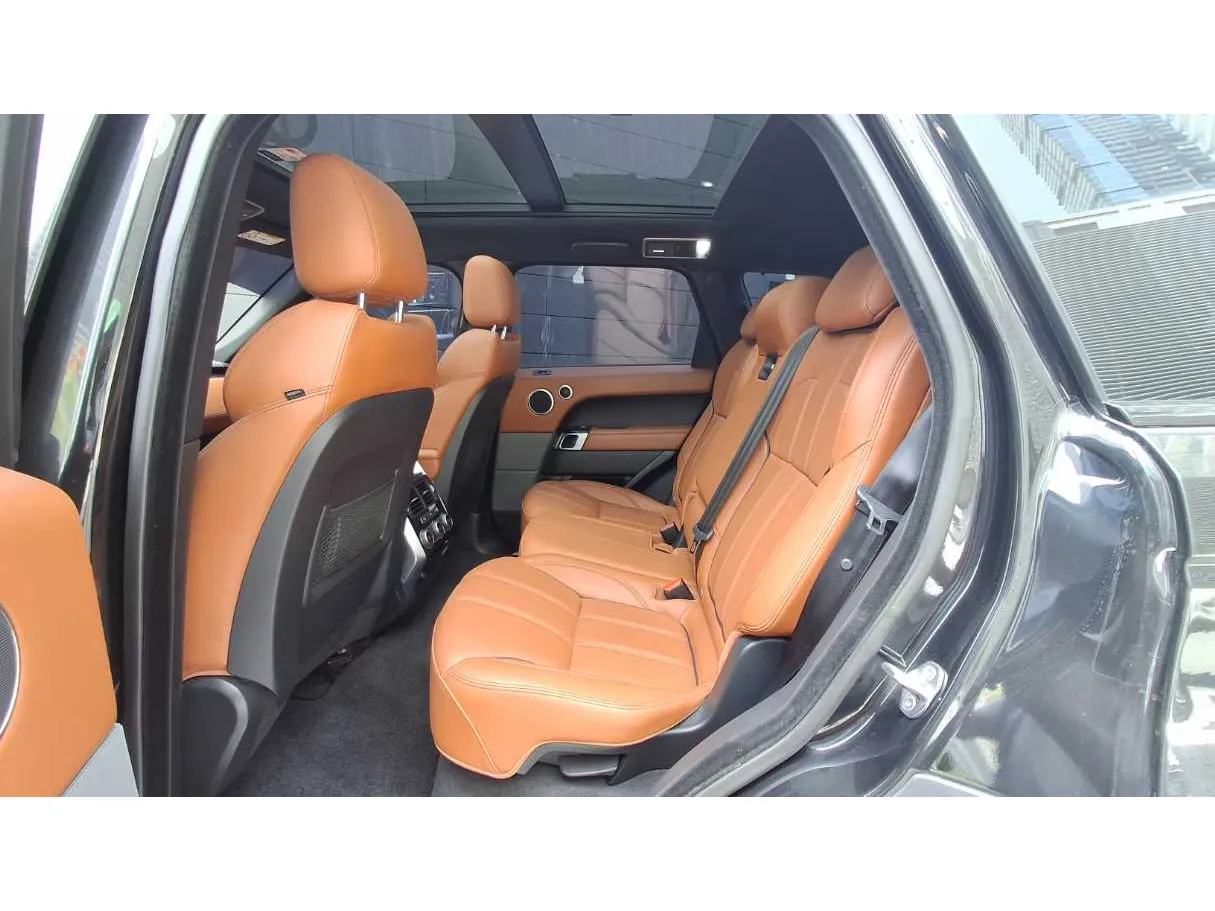 Car image 13