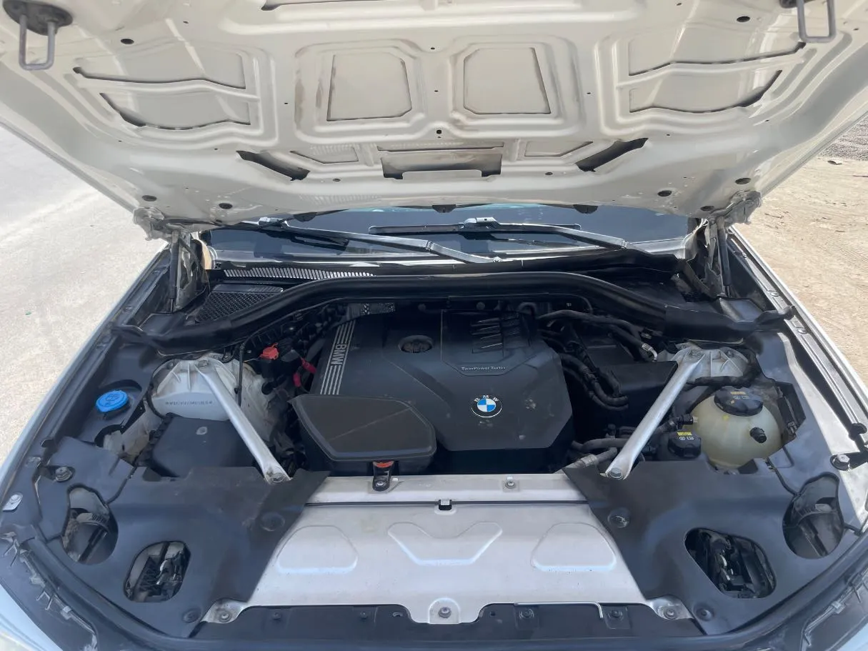 Car image 26