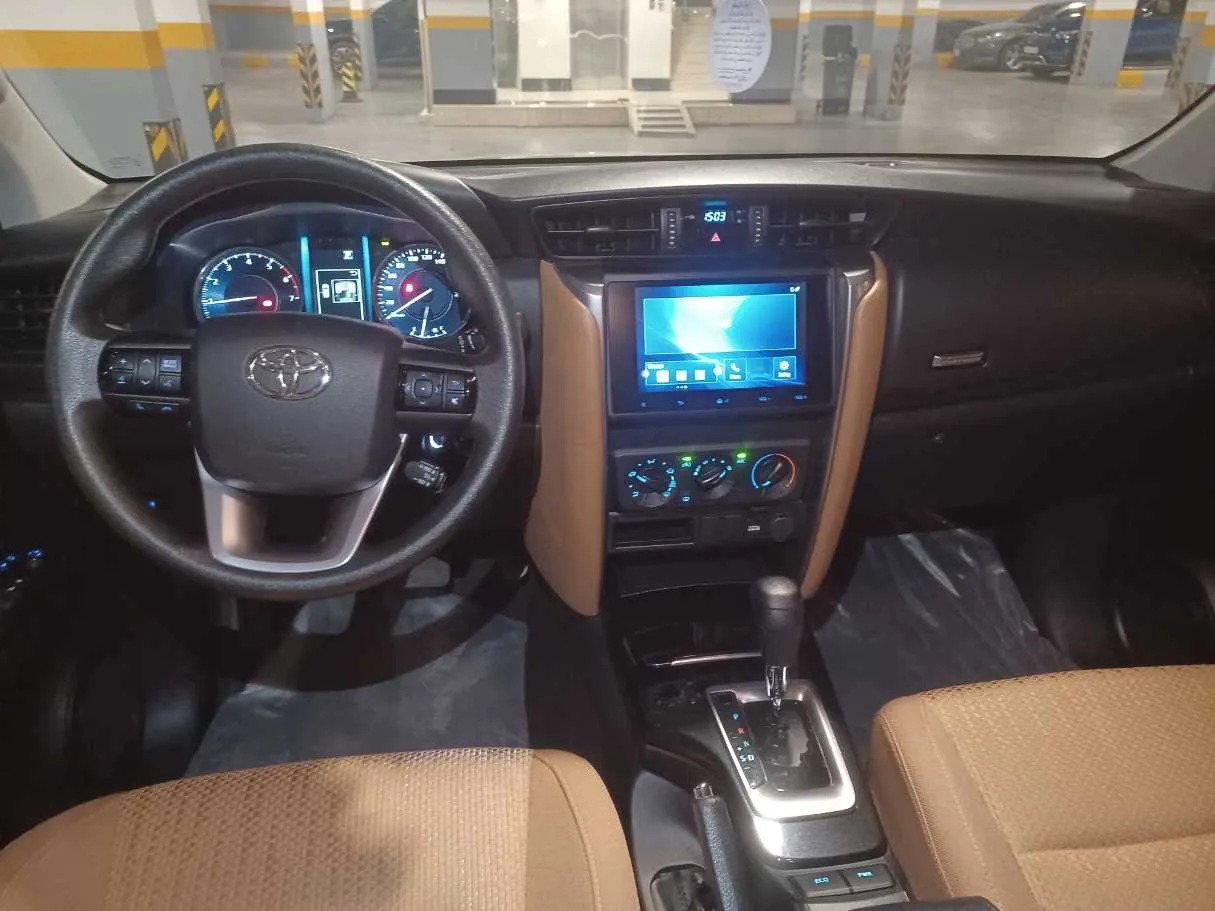 Car image 16