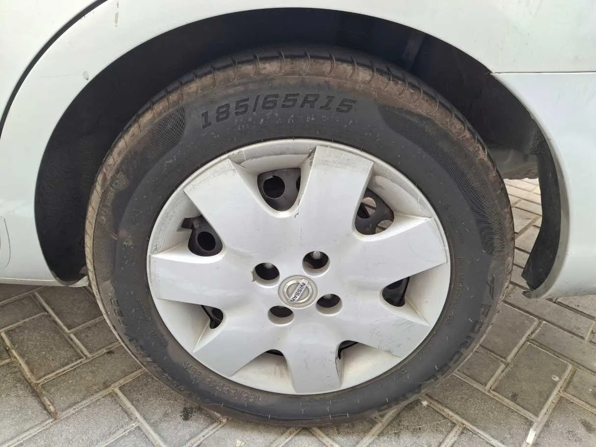 Car image 10