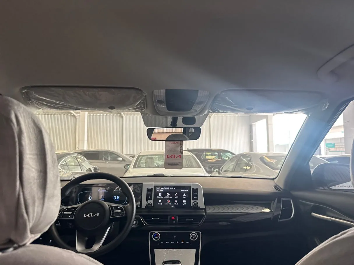Car image 14