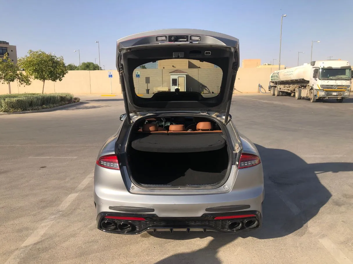 Car image 19