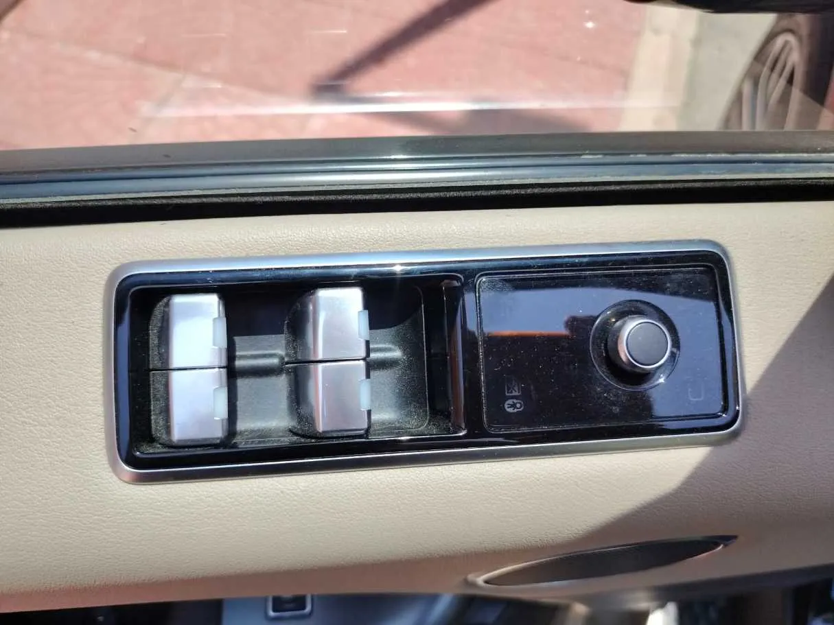 Car image 35