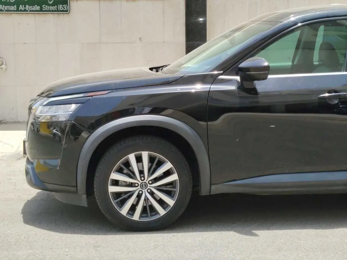 Car image 9