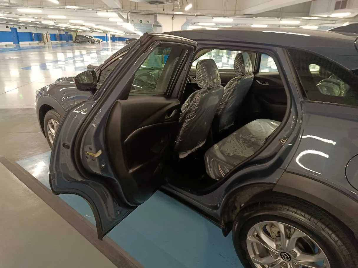 Car image 15