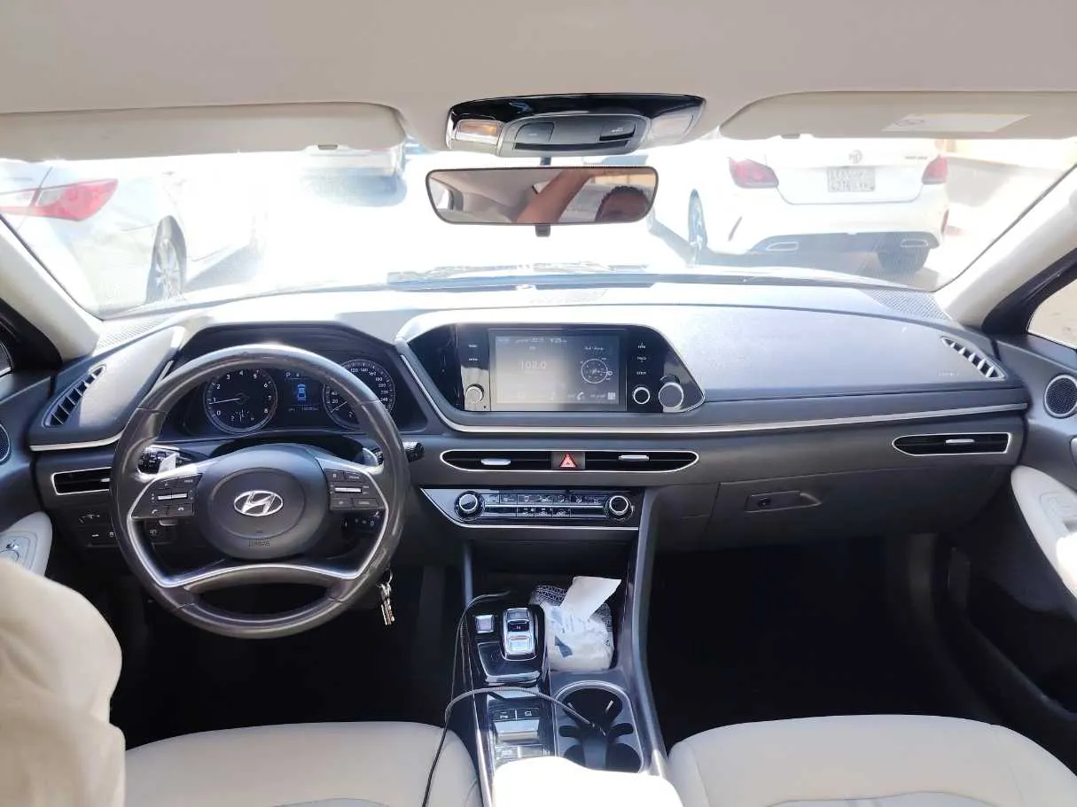 Car image 15