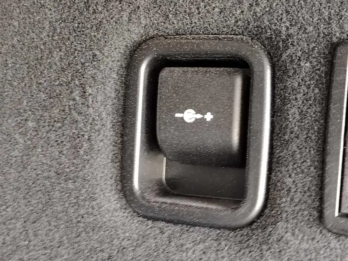 Car image 28